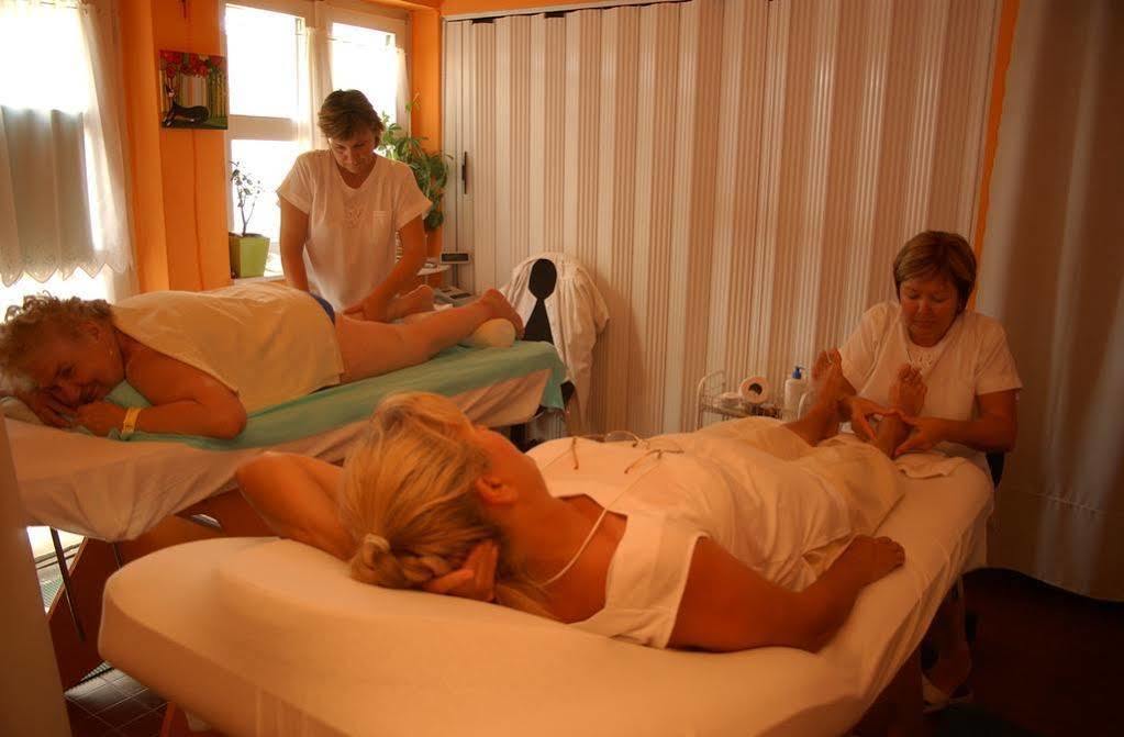 Siesta Club Apartman Harkány Eksteriør bilde