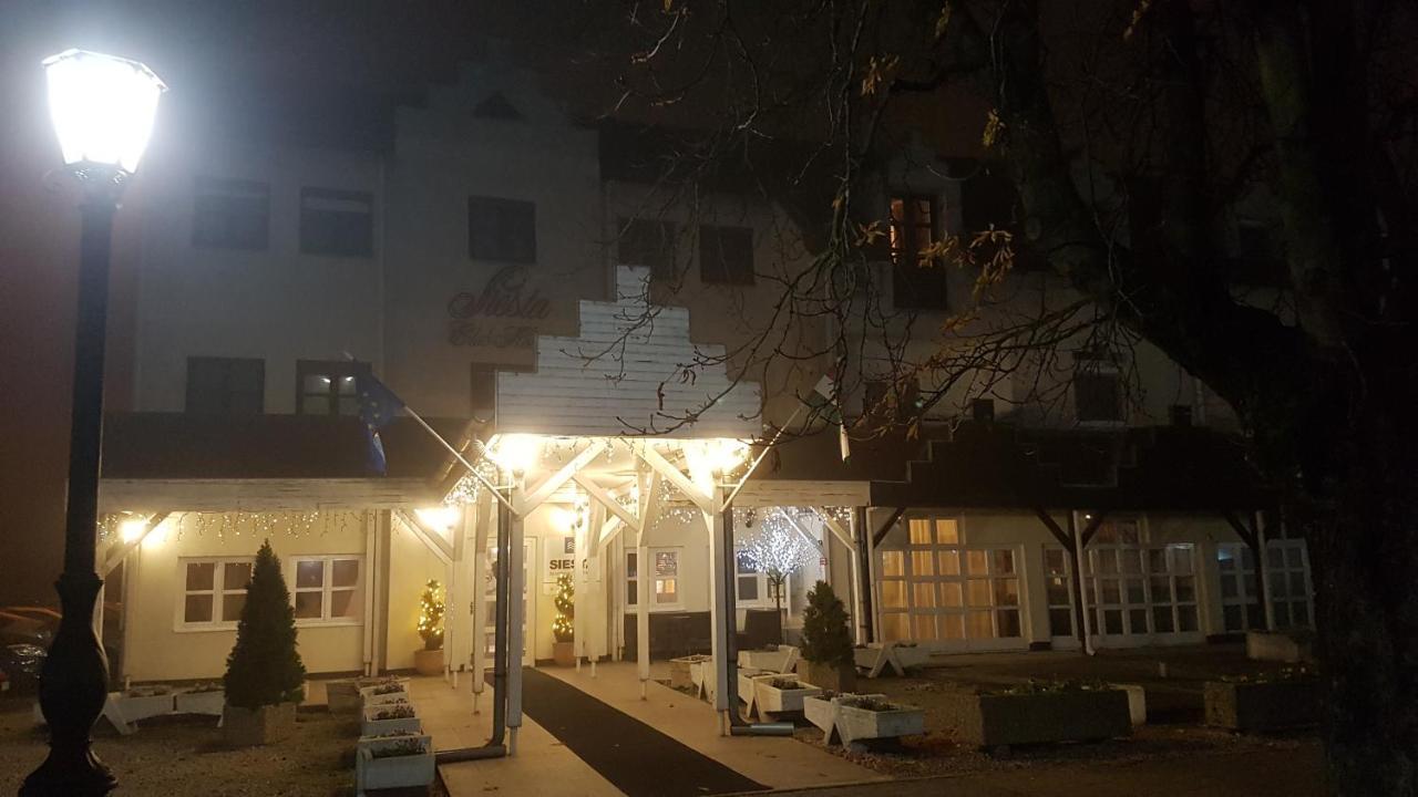 Siesta Club Apartman Harkány Eksteriør bilde